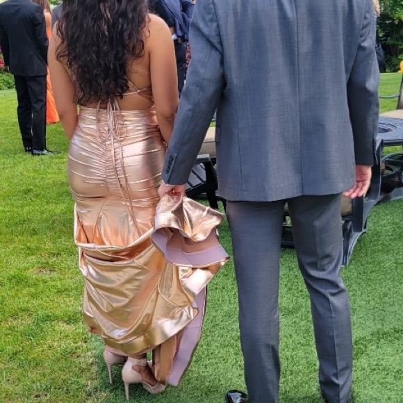 Atria (atriadresses.com) Rose Gold Prom Gown - Picture 5 of 9